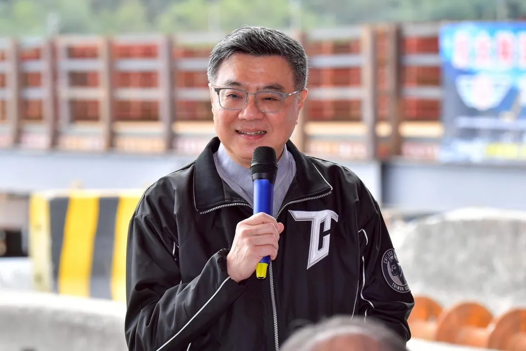 行政院長卓榮泰今日到花蓮光復鄉視察馬太鞍溪鋼便橋。(圖/政院官網)