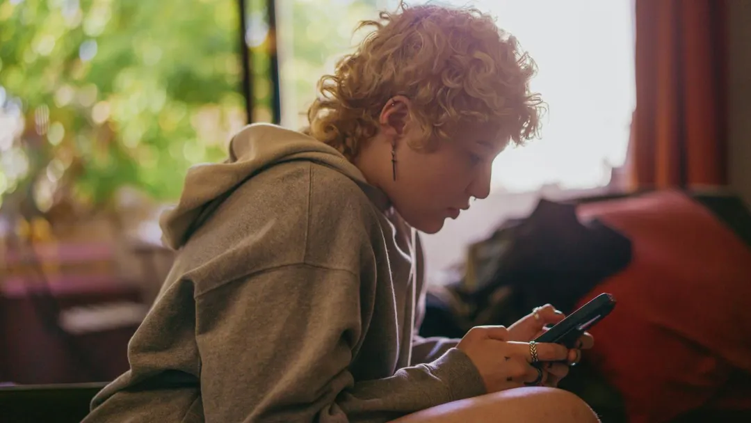 澳洲8至15歲的青少年中有86%使用社群媒體。（示意圖／unsplash）
