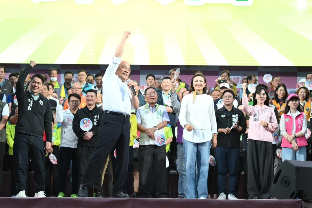 蘇貞昌為邱議瑩站台。（圖／翻攝邱議瑩臉書）