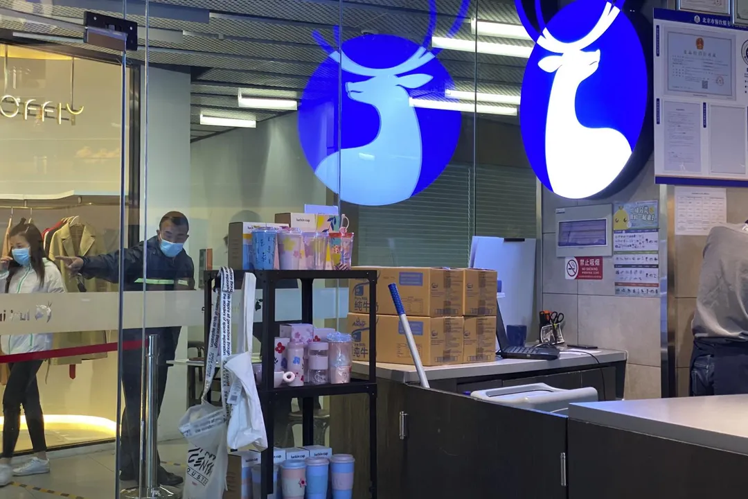 大陸連鎖咖啡品牌瑞幸咖啡。（圖／美聯社）