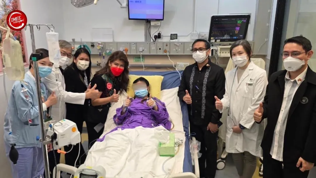 參議員艾米．馬可仕發布探視艾卡拉茲的照片。（圖／翻攝「Senator Imee R. Marcos」臉書）