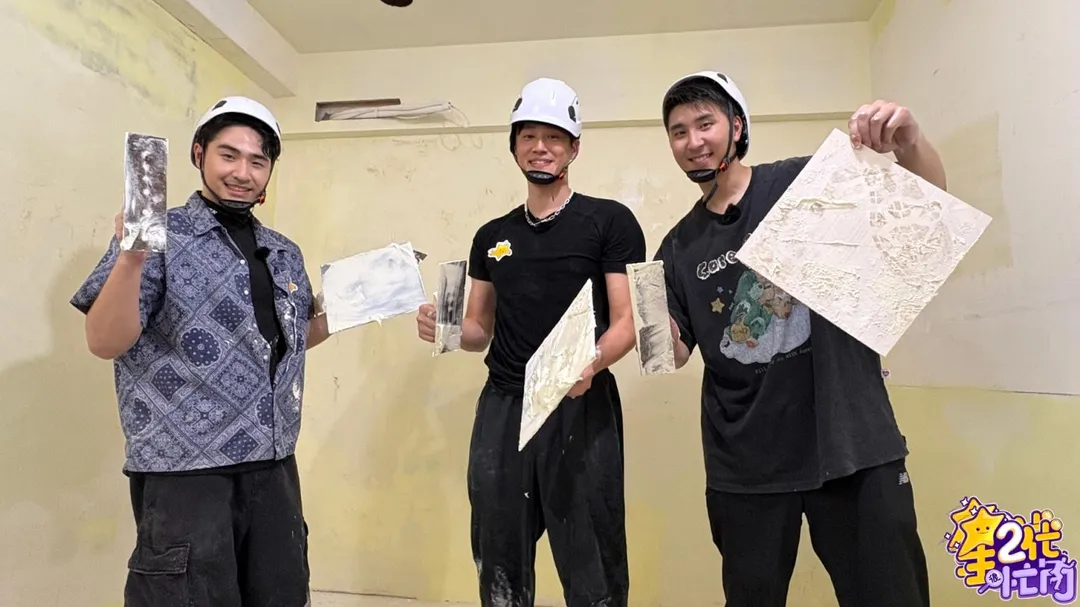 鹿希派（左起）、徐新洋、胡釋安親自批土。（圖／《Yahoo星二代很忙內》提供）