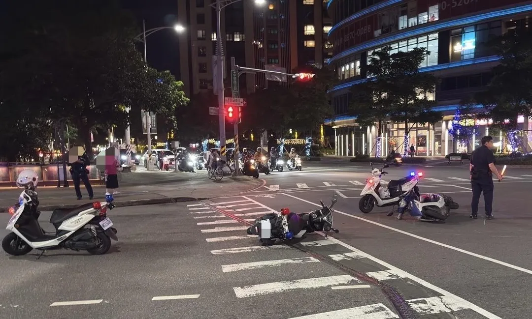 新莊分局一名員警昨晚值勤時發生車禍。（圖／翻攝畫面）