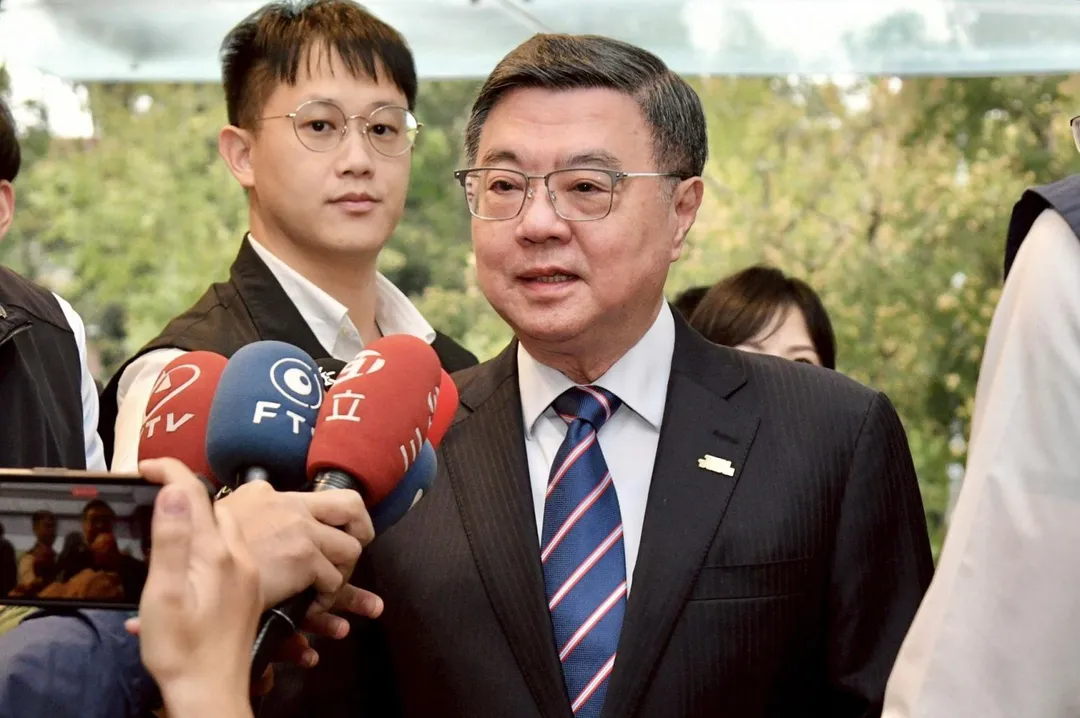 卓榮泰今天表示，民眾若要當政府的公職人員，就必須一個國籍、一個護照、一個效忠，不容打任何折扣。（示意圖/行政院提供）