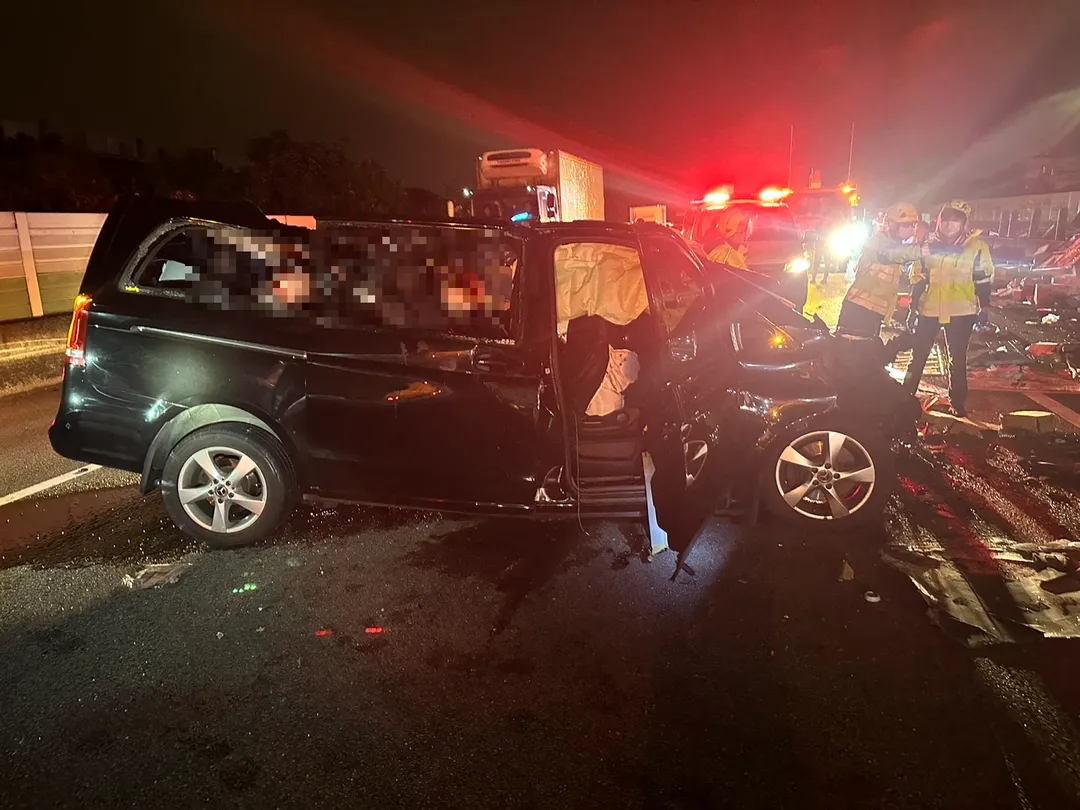 黑色休旅車33歲彭姓駕駛，送醫搶救不治。（圖／台中市消防局提供）