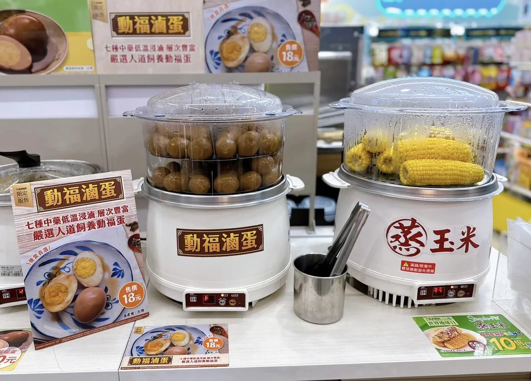 7-ELEVEN熱食自助區今年獨家打造蒸食設備，陸續於限定門市販售「蒸玉米」、免剝殼「動福滷蛋」，並推出蒸烤雙吃「馬鈴薯」等。（圖／7-ELEVEN提供）