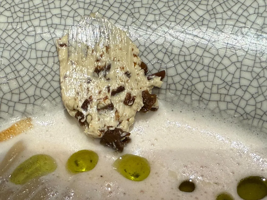 時蘿奶油與綠滴菠菜油帶來草本風味。（圖／黃宏輝提供）