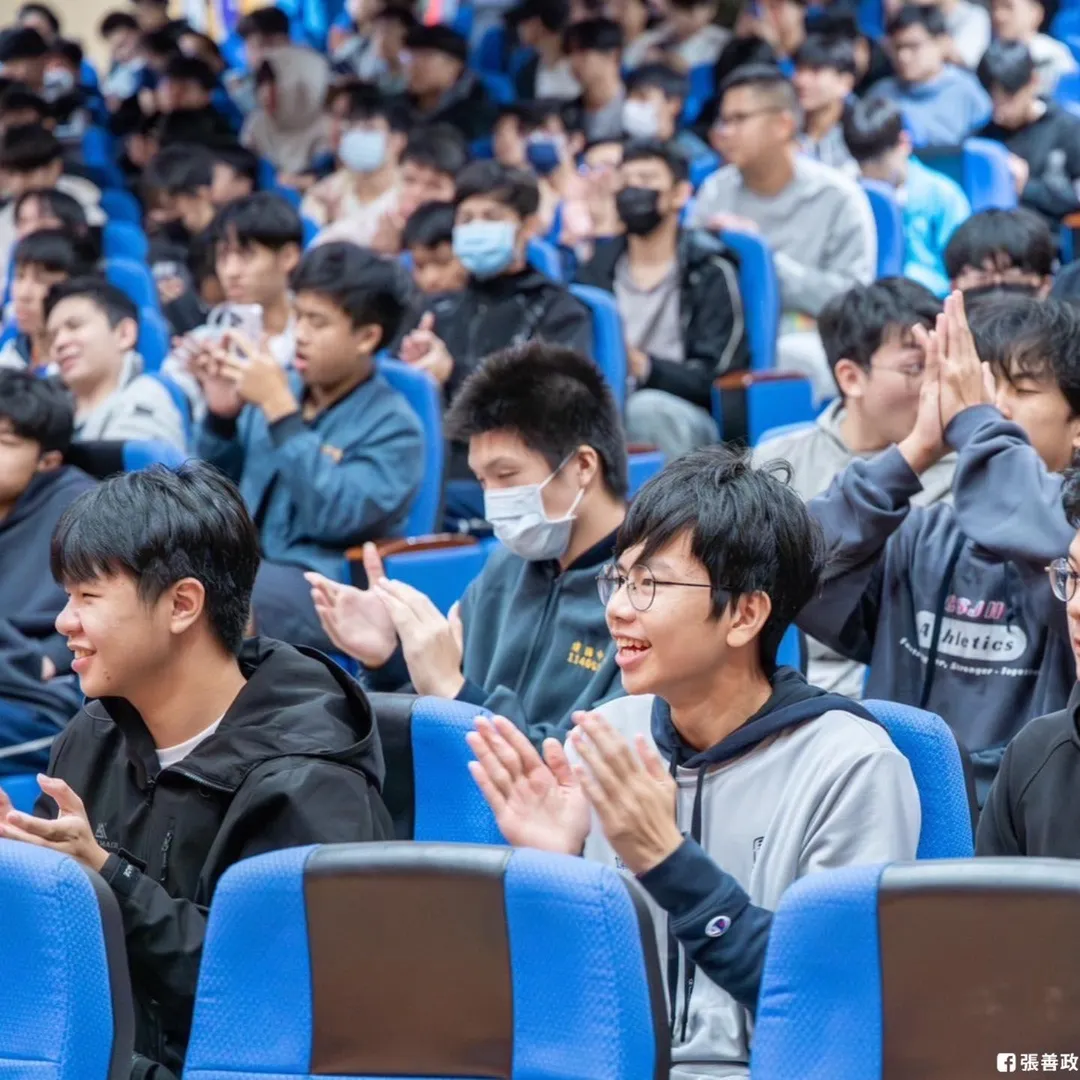 張善政勉勵學弟們要善用AI為自己創造出最大的價值。（圖／張善政臉書）