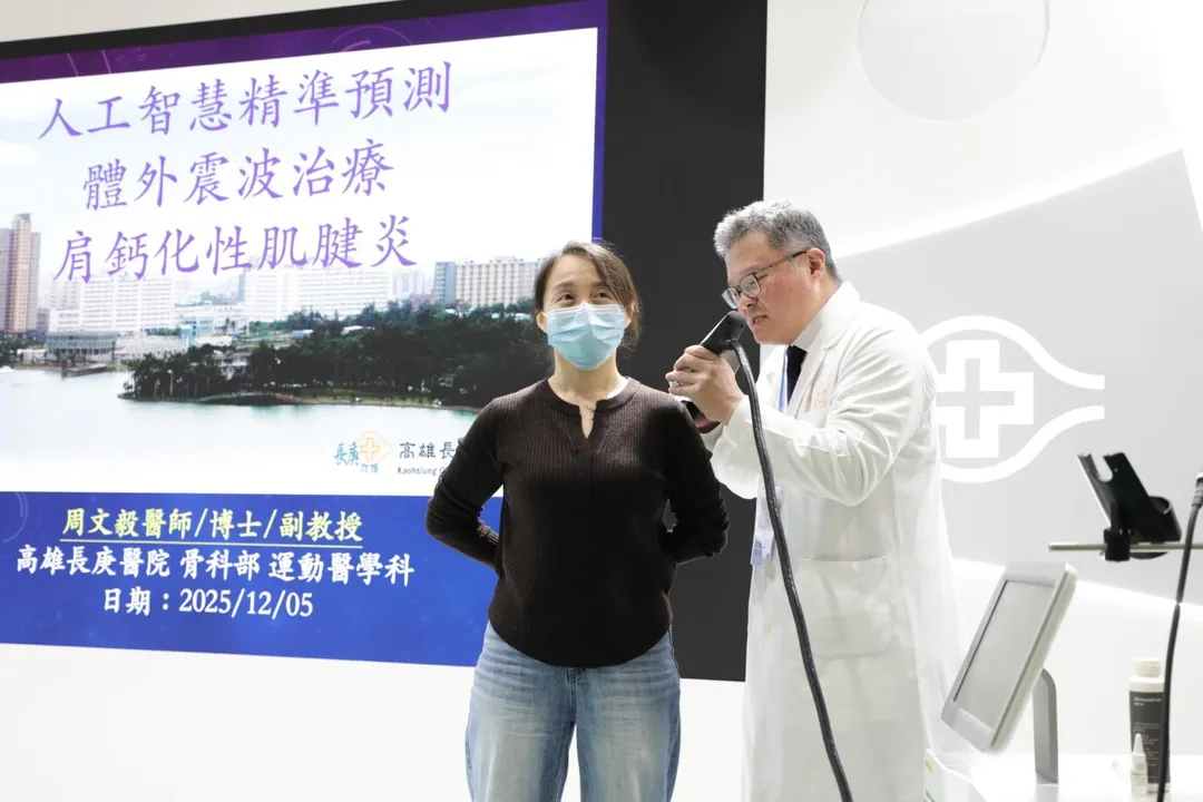 周文毅率領團隊首度結合人工智慧機器學習技術，開發出預測體外震波療效與負向預後因素的AI模型。(圖/長庚醫院)
