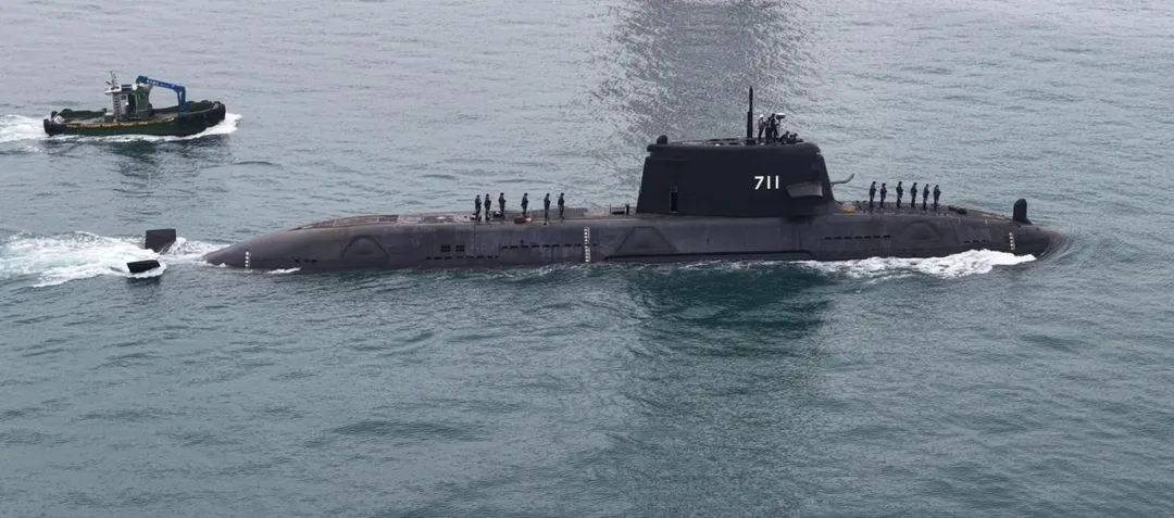 海鯤號11月28日出海進行第5次浮航測試。(圖/台船)