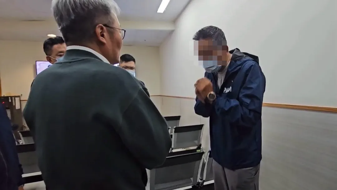 林姓員警父親質疑為何休假還要執勤。（圖／翻攝畫面）
