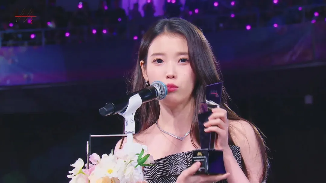 IU今年在AAA奪下傳奇女歌手獎。（圖／LINE TV提供）