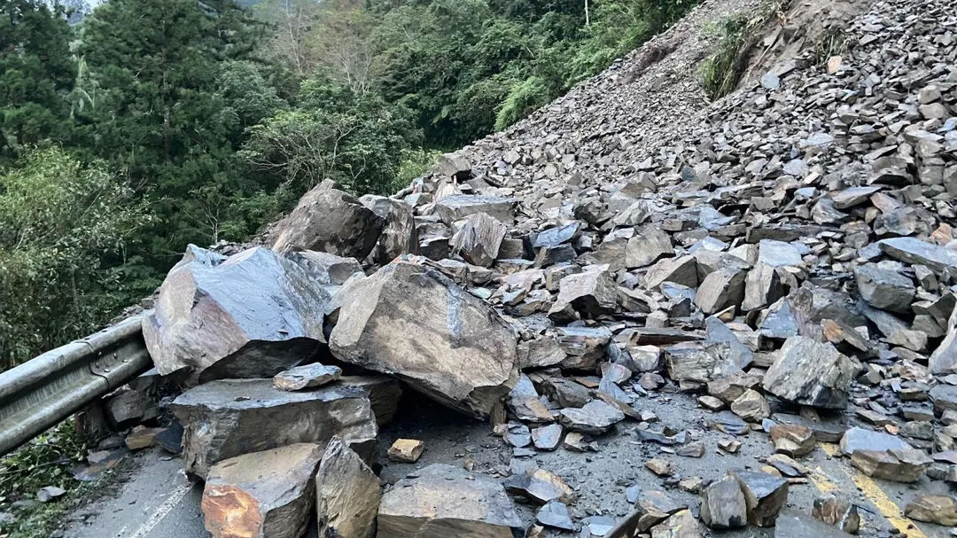宜蘭太平山國家森林遊樂區宜專一線8.5K處土石崩塌。（圖／翻攝太平山國家森林遊樂區）