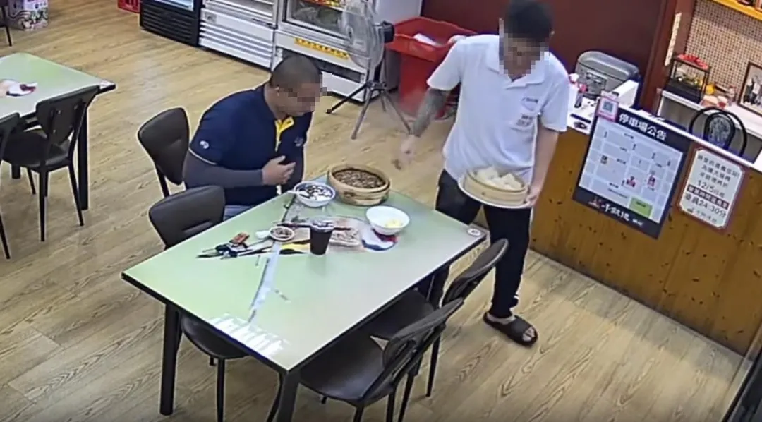 店員送餐，卻把本體食物帶走，留下蒸籠蓋。（圖／翻攝自threads@hanson.23）