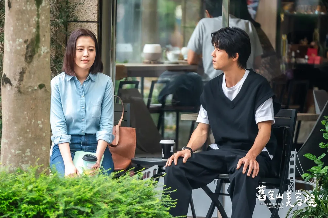 劉品言（左）與初戀情人張耀仁（右）10年後重逢。（圖／TVBS 提供）