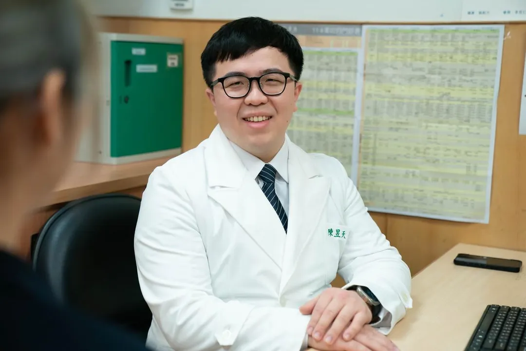 陳昱天醫師看診示意照。（圖／台北慈濟醫院）