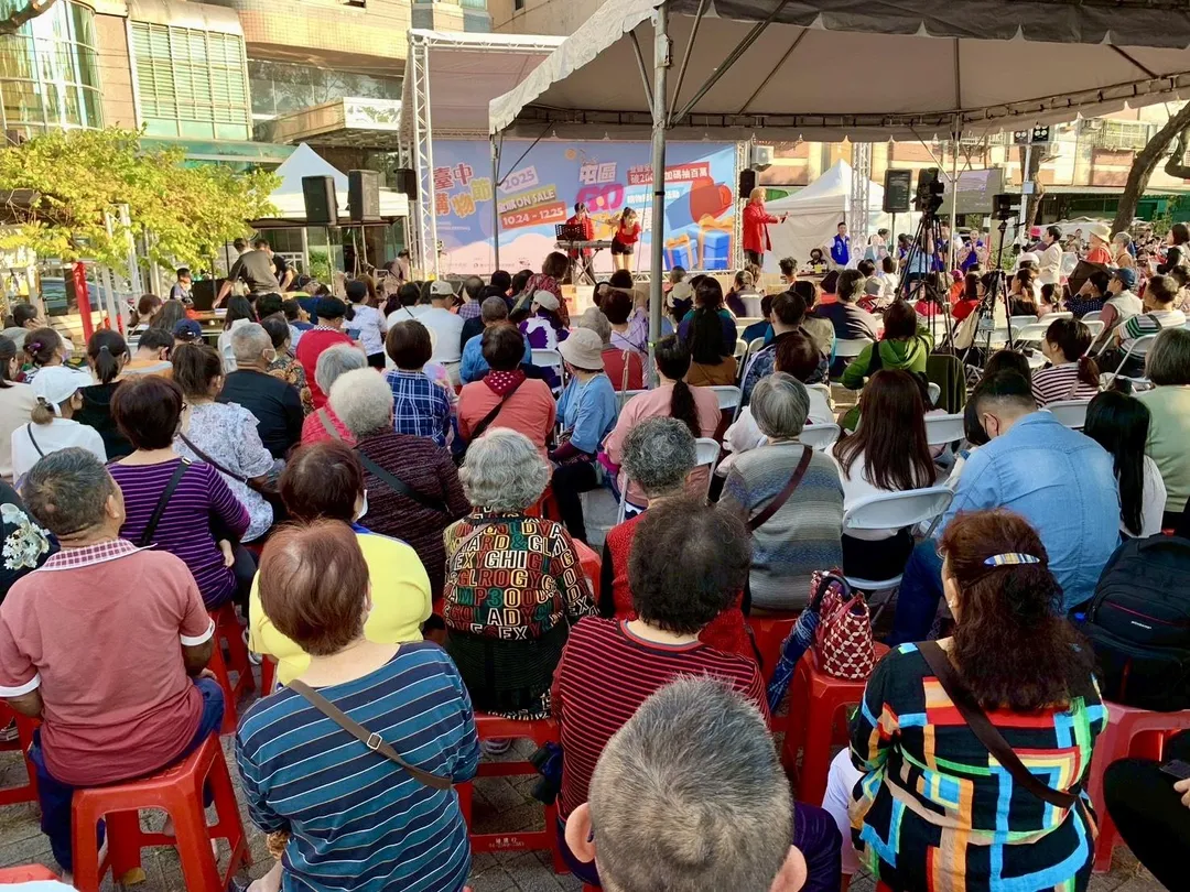 台中購物節吸引大小朋友、在地民眾參與。(圖/台中市政府經濟發展局)