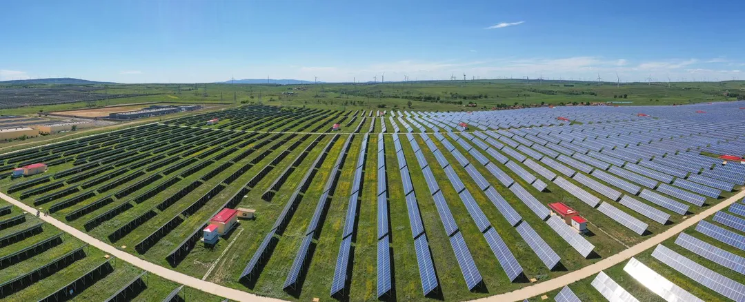 大陸今年上半年建設的太陽能發電量超過全球其他國家總和。（資料照／新華社）