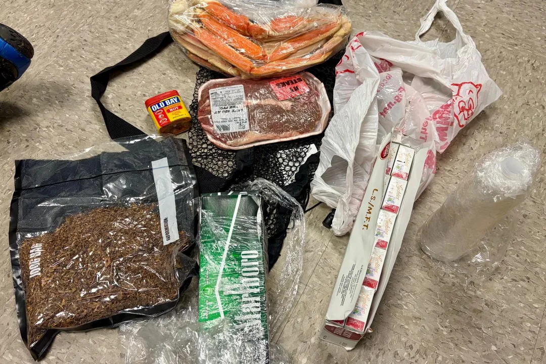 南卡羅來納州懲教署公布無人機空投的違禁品照片。（圖／美聯社）