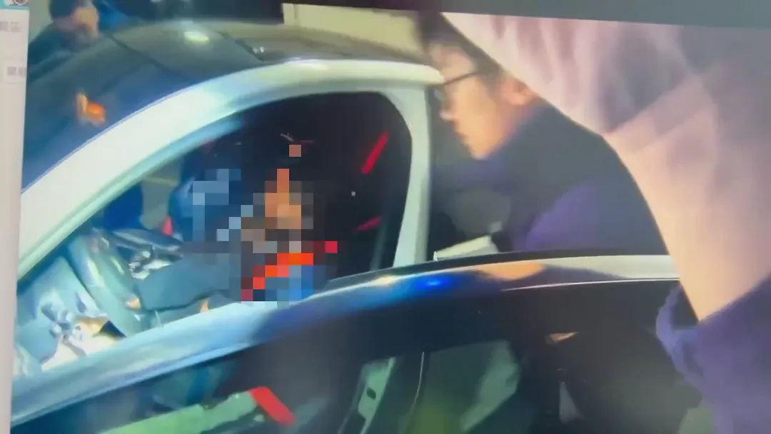 警方地下室圍堵逮人畫面。（圖／警方提供）