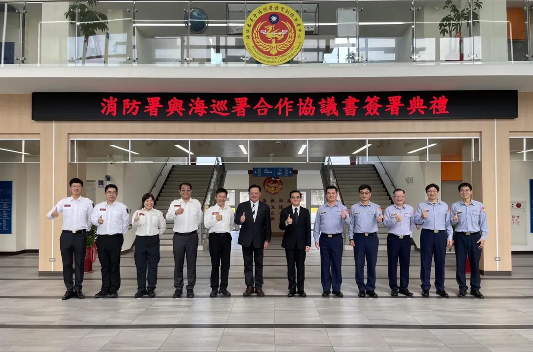 海巡署今(10)日與消防署正式簽署合作協議書,共同推動岸際水域救生、公安潛水、緊急救護及無人機技術應用等四大訓練項目合作。(圖/海巡署提供)
