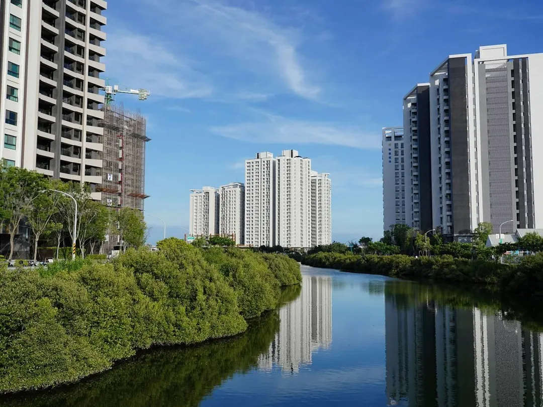 台南安南區九份子重劃區為全台第一座國際低碳示範區，以生態、高綠覆率、低密度住宅為特色。(圖/業者提供)