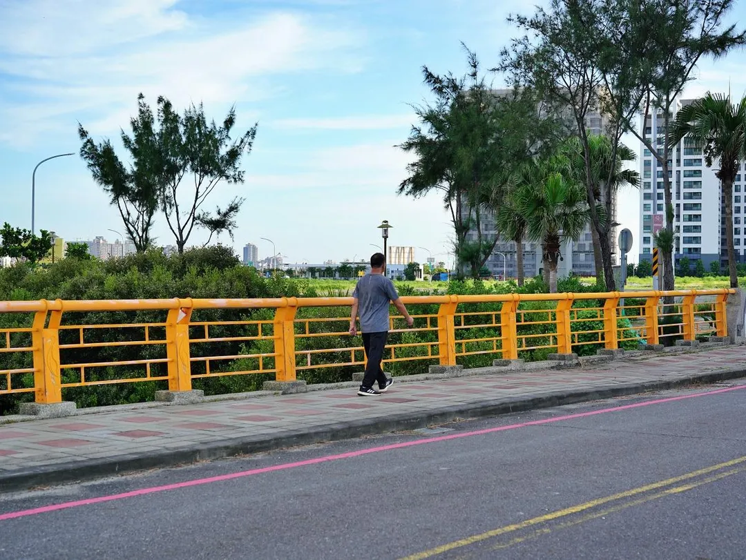 蜿蜒的綠意廊道與親水社區，從社區延續到自家生活空間，感受自然與建築的和諧。（圖/業者提供）