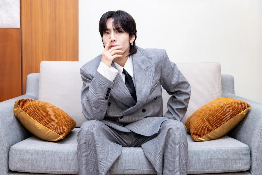 提到中文版副歌聲調卡關，東雨笑說練到舌頭打結停不下來。（圖／COME ON JKSSP）