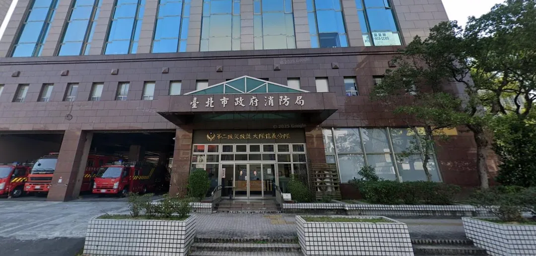 台北市消防局驚傳替代役男在女廁,以手機偷拍不雅影片。(圖/翻攝Google Map)