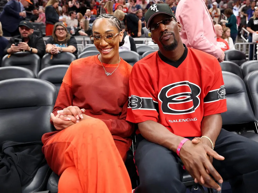 WNBA超級巨星威爾遜首度公開與NBA邁阿密熱火中鋒阿德巴約的戀情，透露兩人已開始規劃未來，包含成家與育兒。（圖／翻攝自推特）