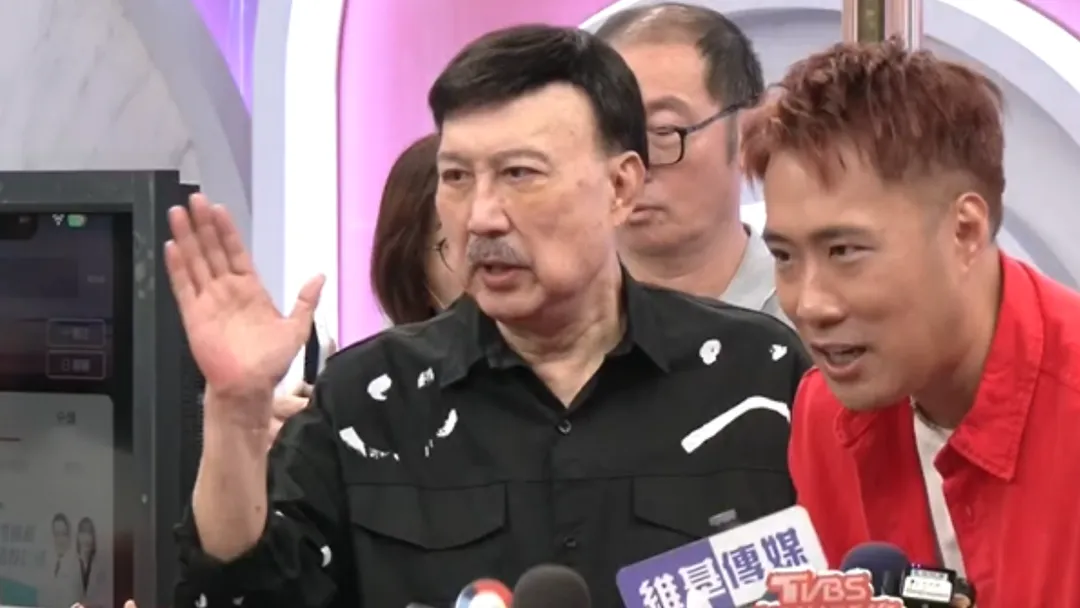 資深藝人余天罹患攝護腺癌,醫師提醒兒子余祥銓也應提高警覺,定期接受相關檢查。(圖/中天新聞)