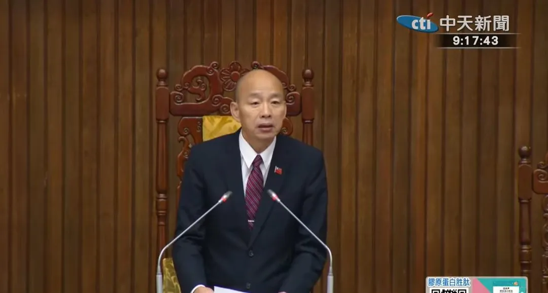 立法院長韓國瑜今（12日）主持院會，經三讀表決通過停砍公教年金案。（中天新聞）