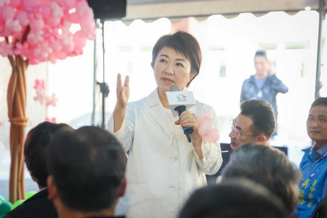 台中市長盧秀燕今受訪表示，政府的公務人員要以身作則，所以只要是法律的話必須依法執行，給國民做示範。（圖/台中市府提供）