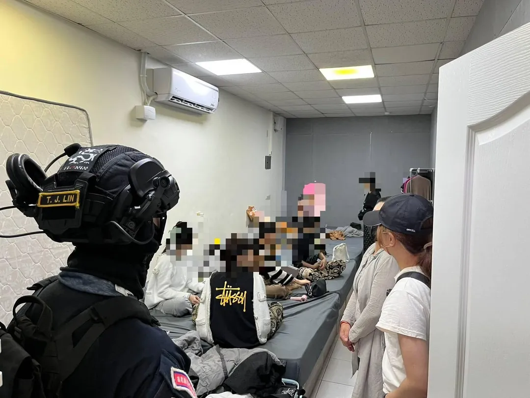 泰籍女子以免簽證方式來台觀光15天，入境後立即由江嫌指派的專車接送至住處集中管理。（圖／警方提供）
