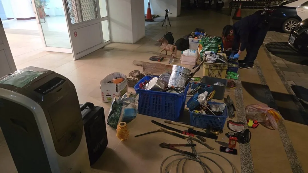 警方起獲被竊的冷風扇、音響喇叭等贓物。（圖／警方提供）