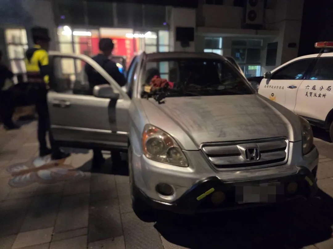 警方於12月10日持拘票將周嫌拘提到案。（圖／警方提供）