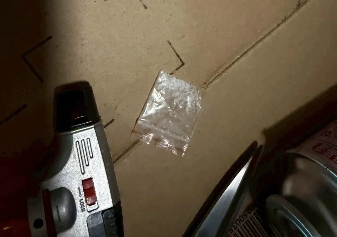新北市三峽警方查獲8名越南籍失聯移工，並在屋內發現毒品。（圖／警方提供）