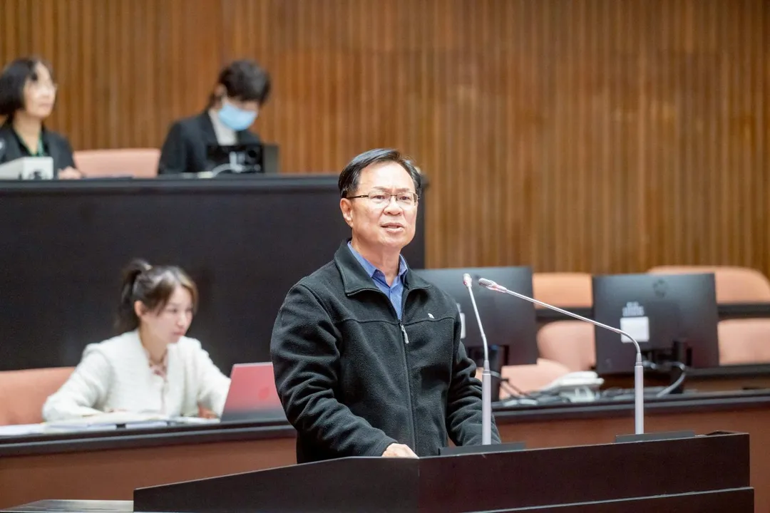 張啓楷說,民眾黨提出的修正案並不是要把以前的都恢復,而是「不要再繼續砍下去」。(圖/張啓楷辦公室提供)