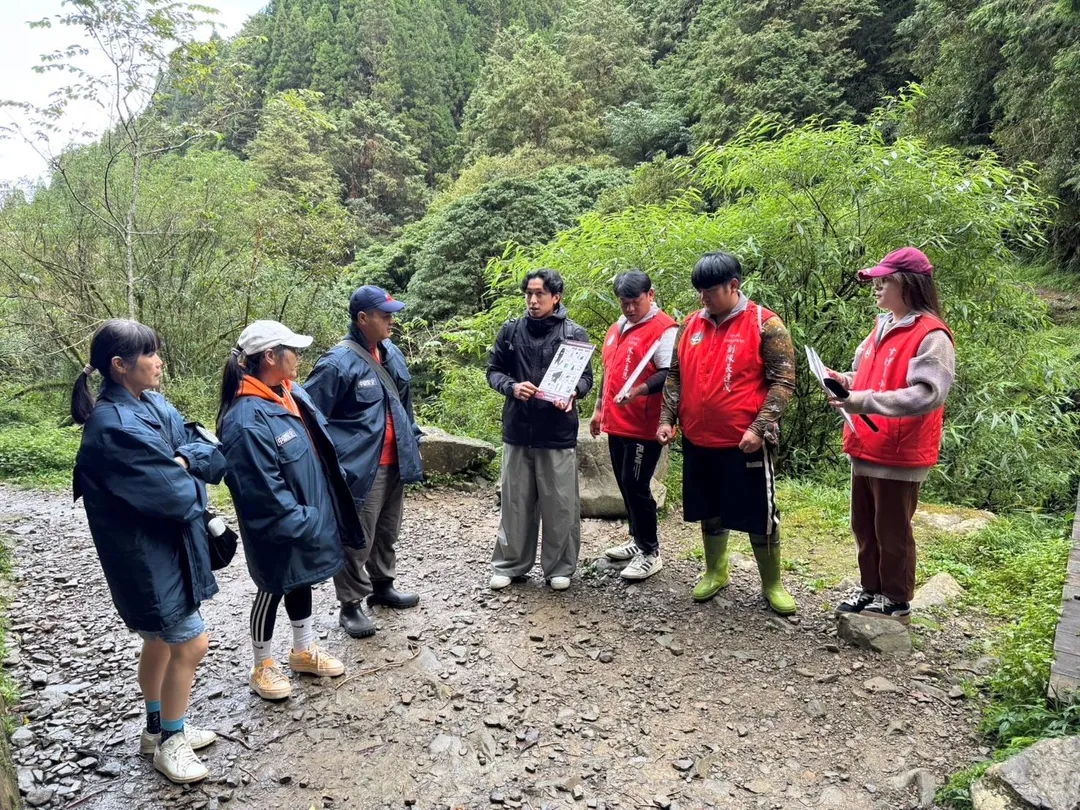 因應特富野古道周邊多次記錄到黑熊出沒，林業保育署嘉義分署攜手阿里山鄉公所保育隊，於特富野古道沿線巡守及進行黑熊保育。（圖／農業部林業及自然保育署嘉義分署提供）