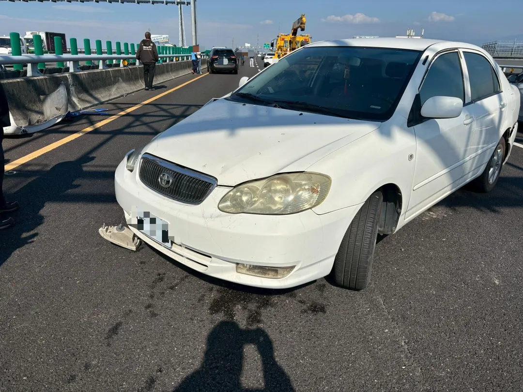 國道3號南投縣草屯路段,12日下午12時49分發生一起連環車禍。(圖/翻攝畫面)
