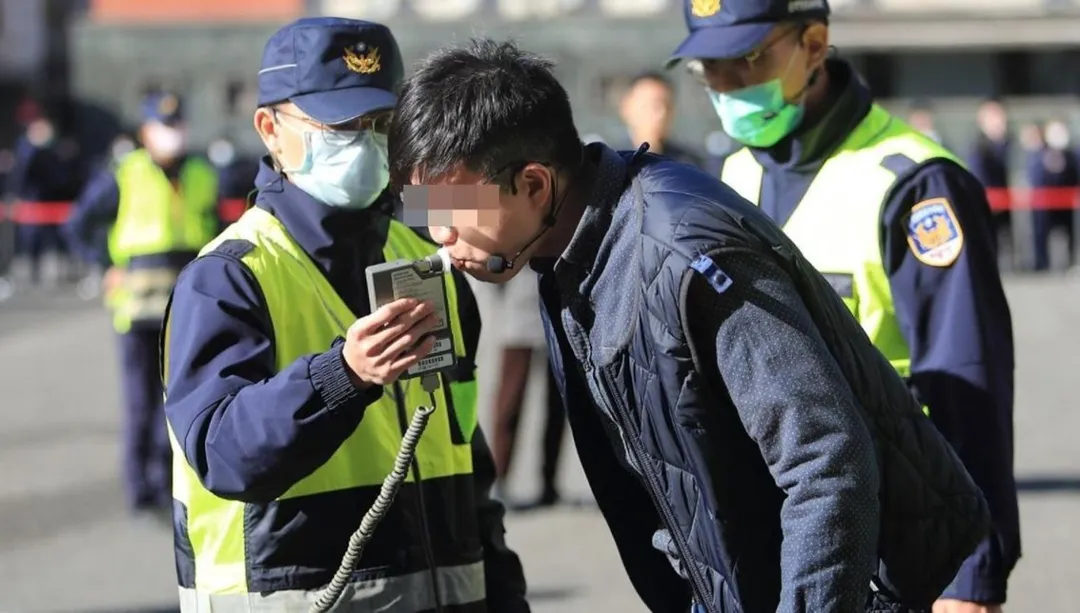 累犯者處以高額罰鍰，按前次罰鍰金額加罰9至18萬元，酒測示意圖。（圖／翻攝NPA署長室臉書）