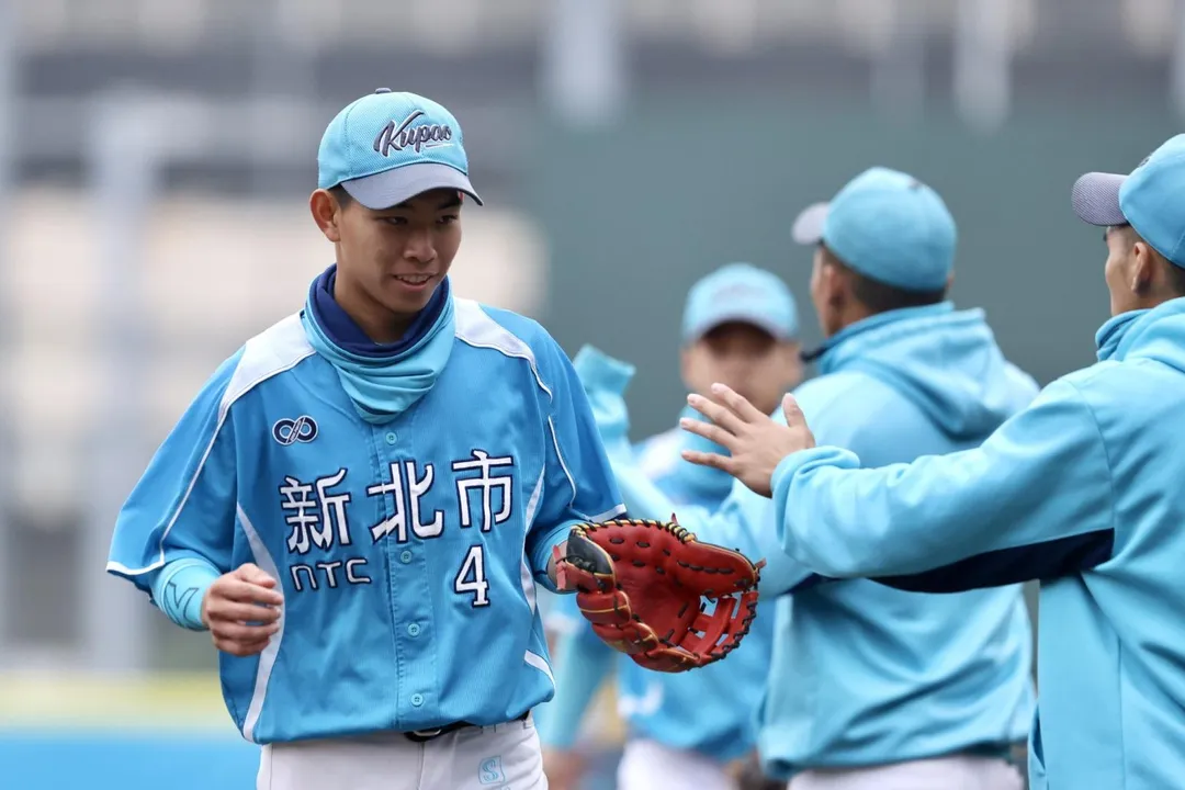 2025新北富邦U18棒球賽22隊參賽，新北市藍隊由最強隊長張乙安帶領爭霸。（圖／體育局提供）