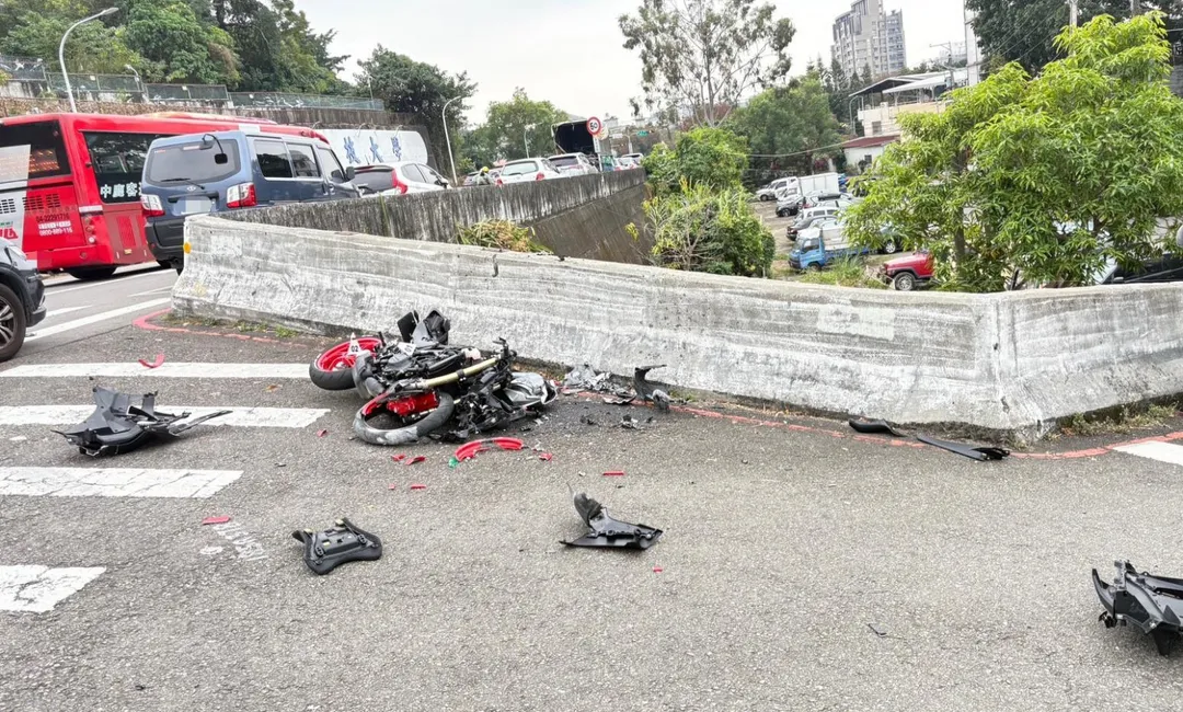 勤益科技大學一名大學於15日自撞車禍身亡。（圖／翻攝畫面）