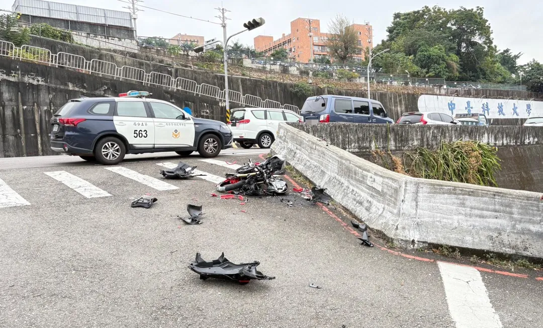 勤益科技大學一名大學於15日自撞車禍身亡。（圖／翻攝畫面）