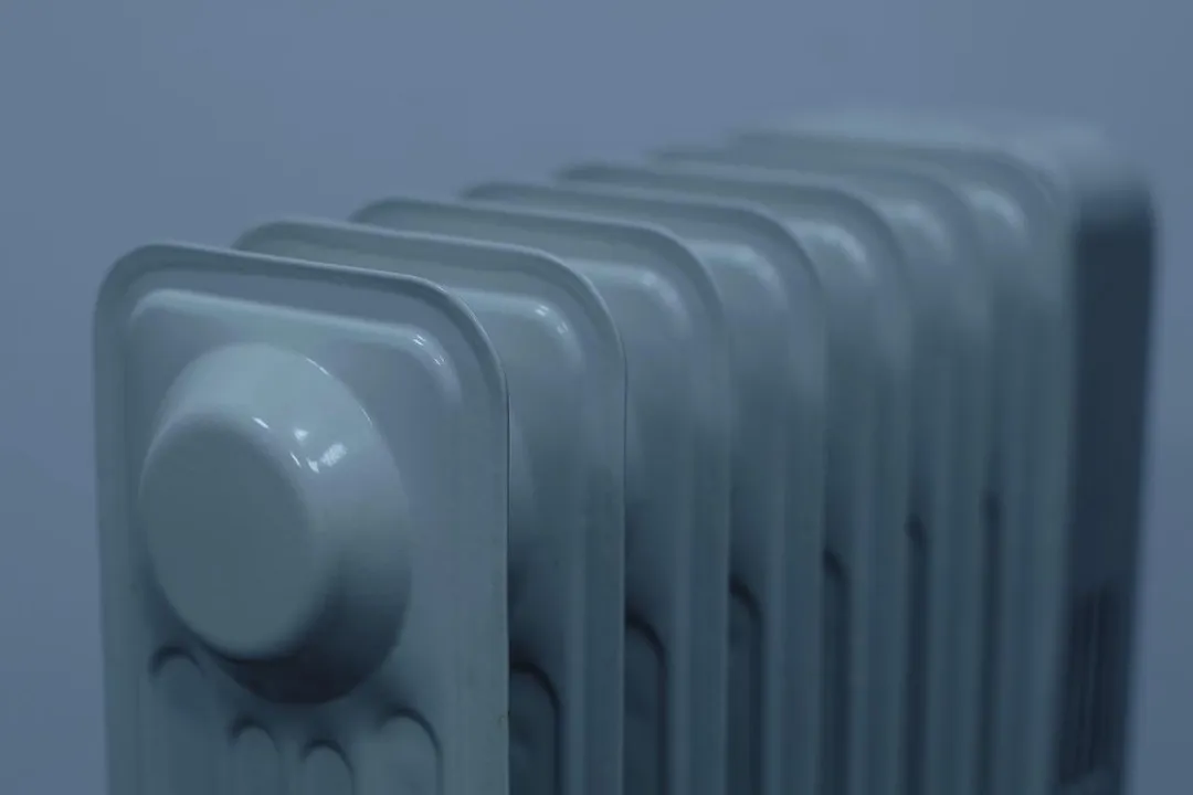 電暖器一旦持續運作、房間通風差，會造成氧氣濃度下降、二氧化碳累積、皮膚水分蒸發。（示意圖／Pixabay）