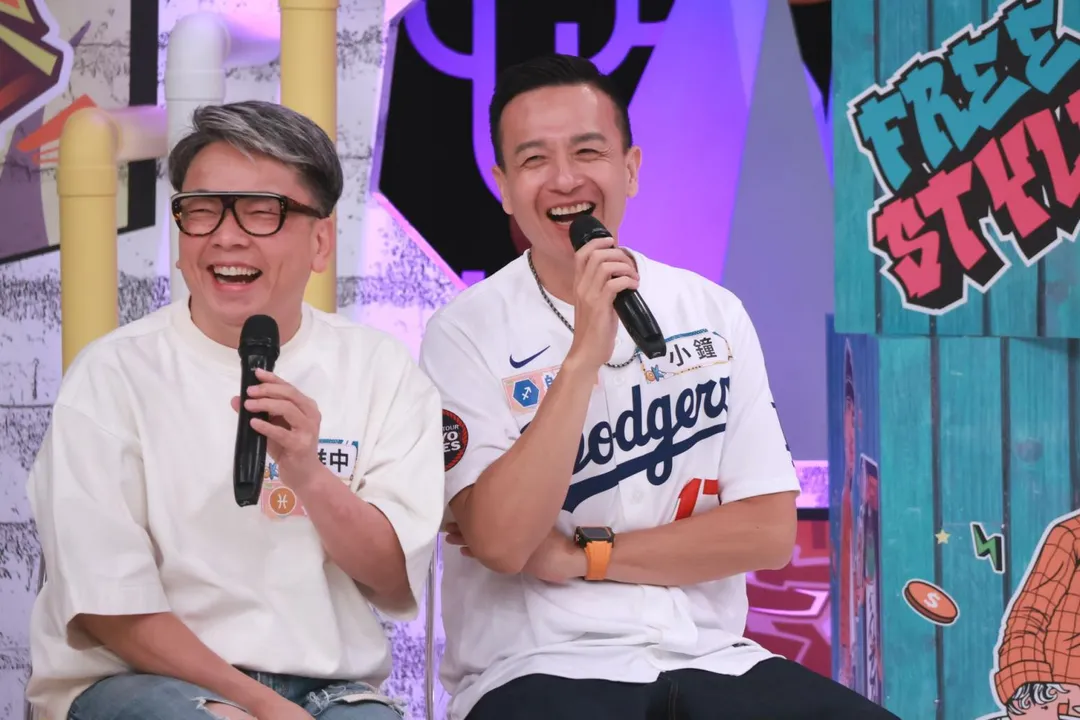 詹惟中(左)感謝小鐘(右)曾救他一命。(圖/中天電視提供)