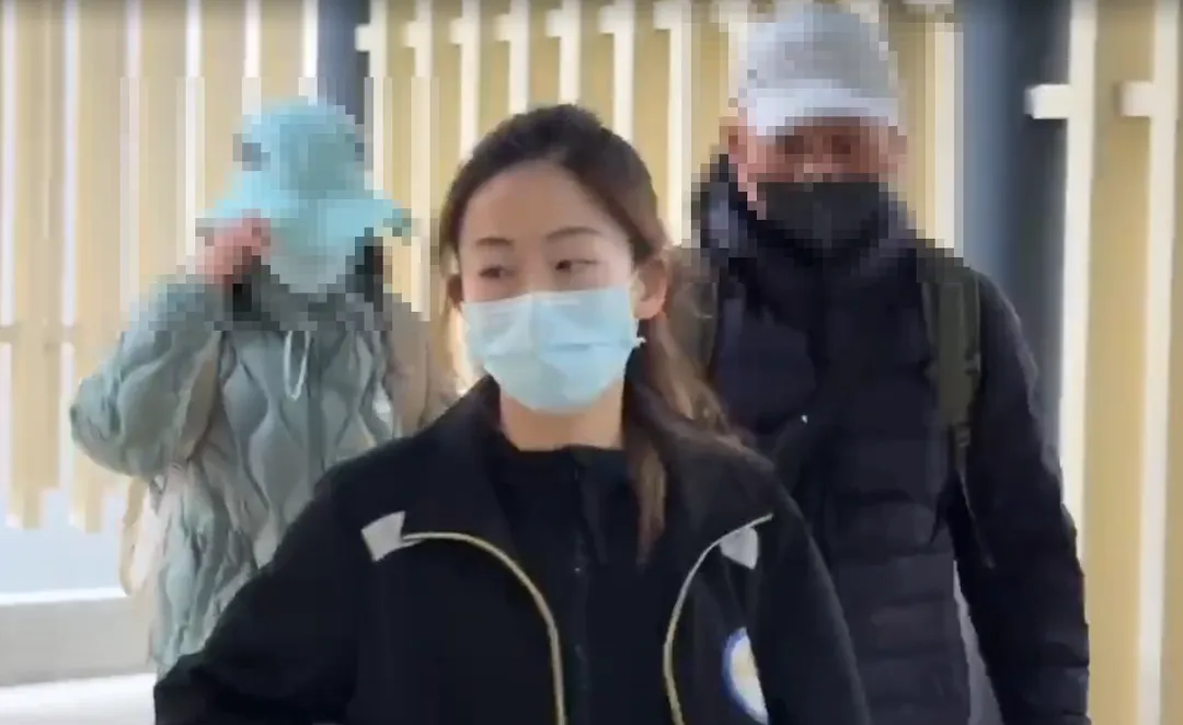 張文父母現身二殯。（圖/中天新聞）
