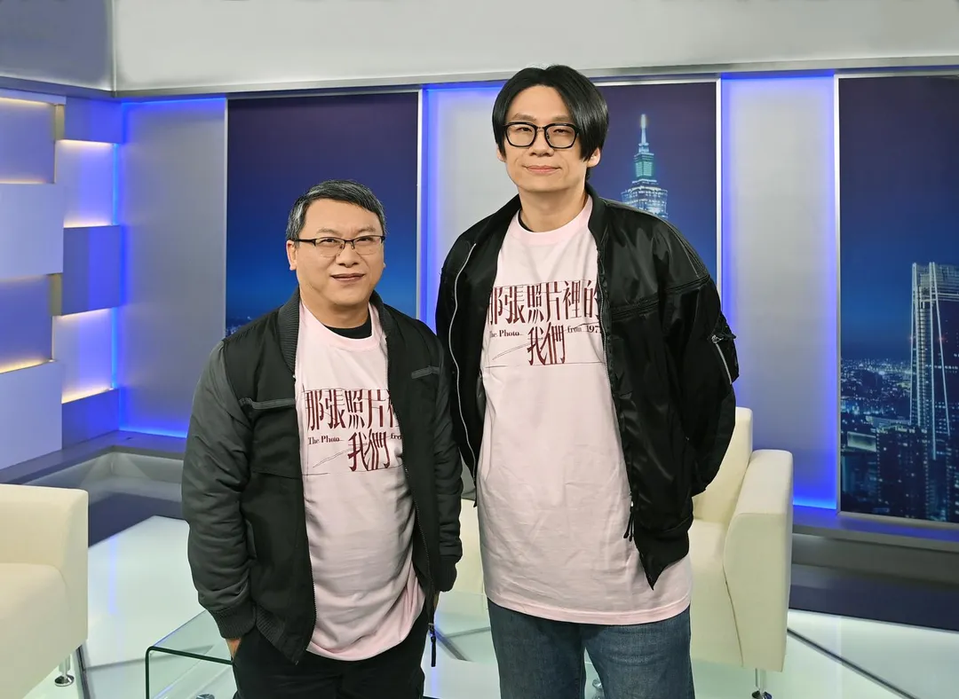 湯昇榮(左)坦言,拍攝歷史題材最迷人也最困難的地方,就在於田野調查。(圖/台視 提供)