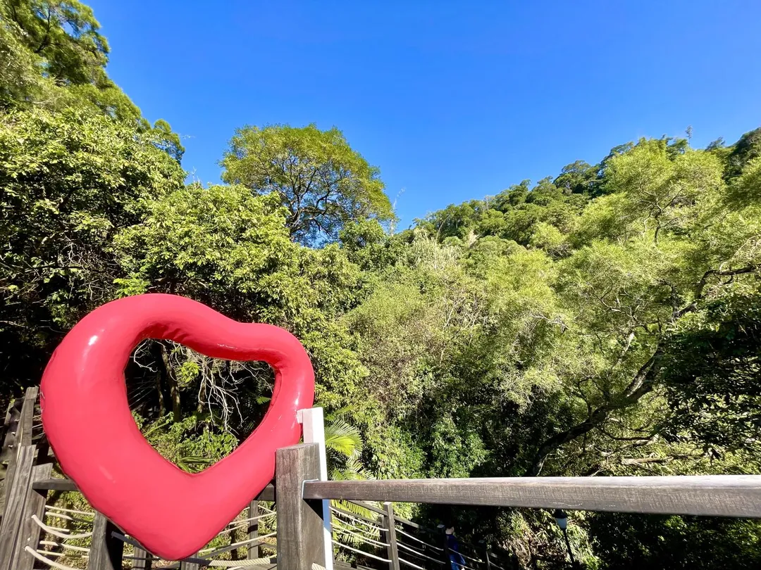 有多處甜蜜互動的步道體驗設施。(圖/台中市政府觀光旅遊局)