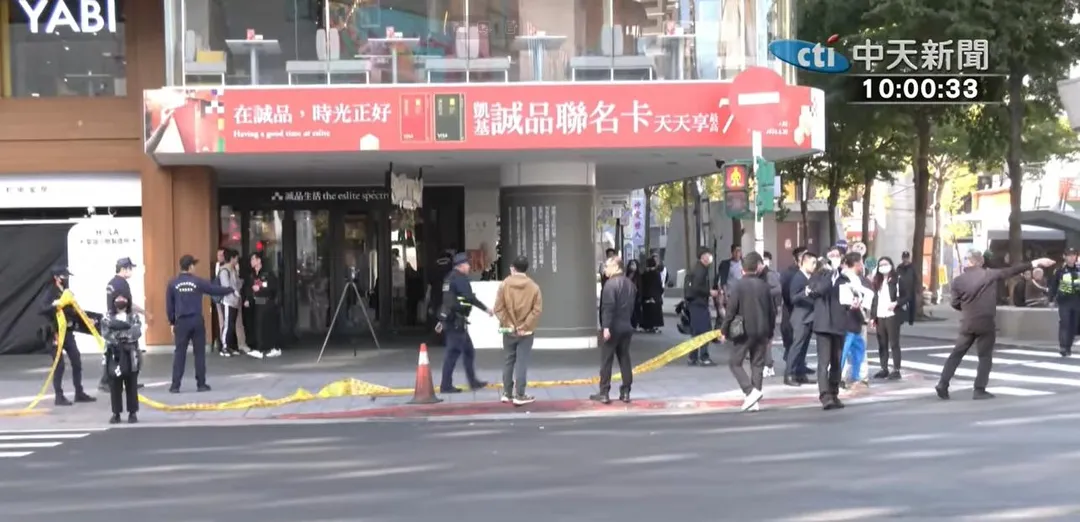 警方目前在誠品南西店的案發現場3D雷射掃描重建中。（圖／中天新聞YT直播畫面）